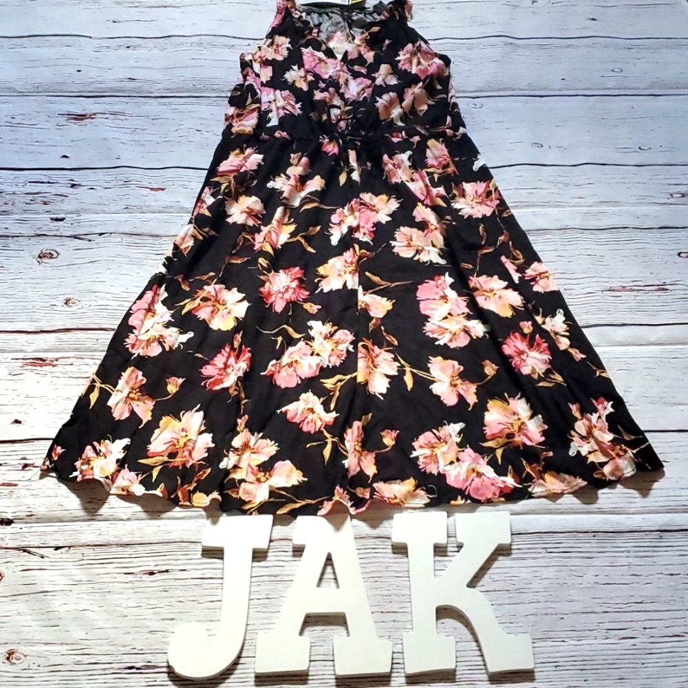 🆕️ CUTE BLACK FLOWER DESIGN DRESS 🖤💕 - Picture 3 of 11